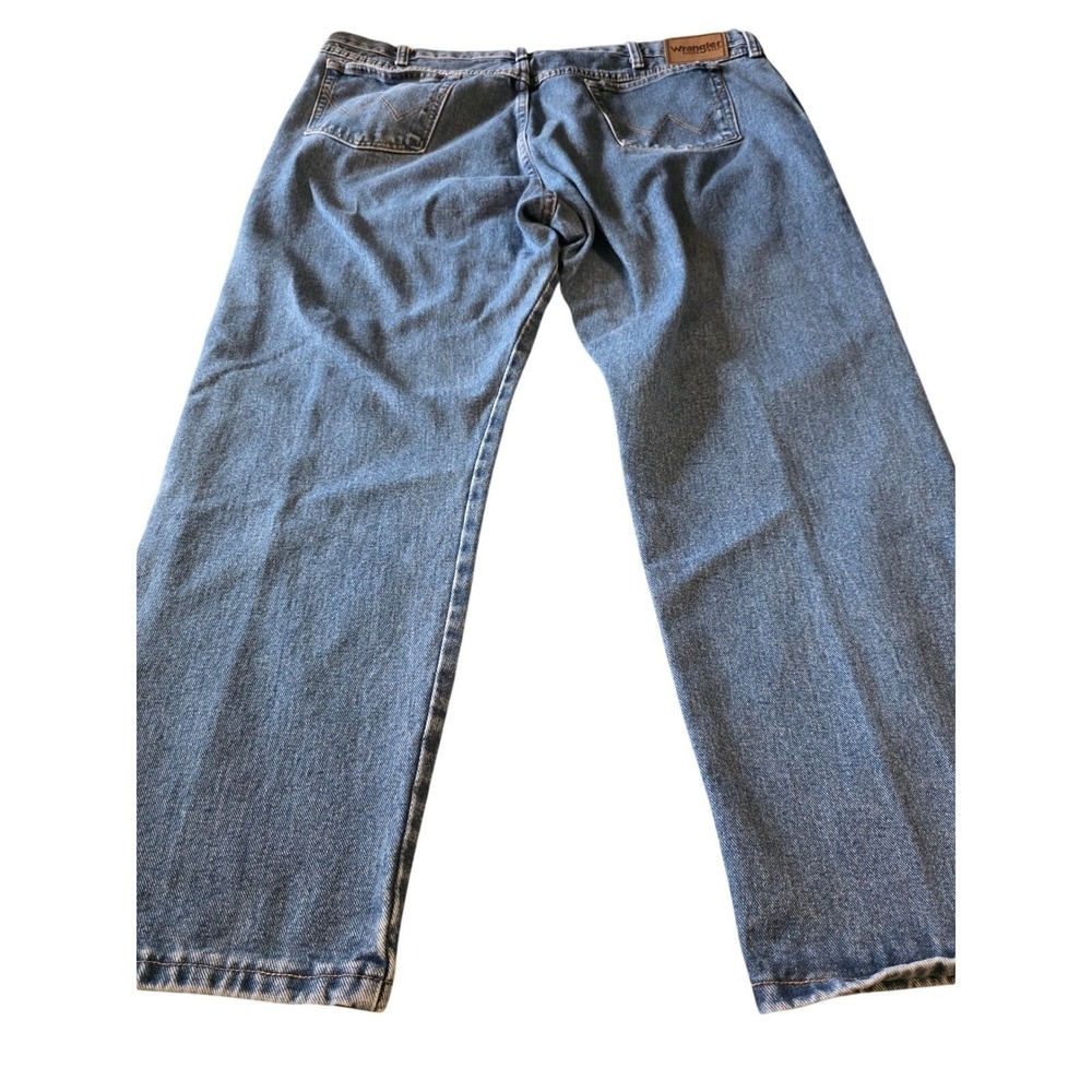 Wrangler Rugged Wear Mens Jeans 44x30 Blue Denim Relaxed Fit Straight Leg - Picture 2 of 9